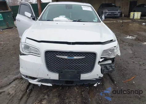2017 Chrysler 300C z USA, uszkodzony, nr VIN 2C3CCAEG2HH576880